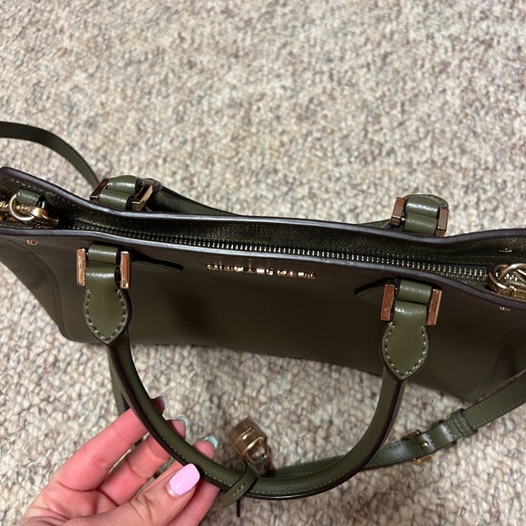 Beautiful Green Michael Kors Purse - Picture 12 of 12